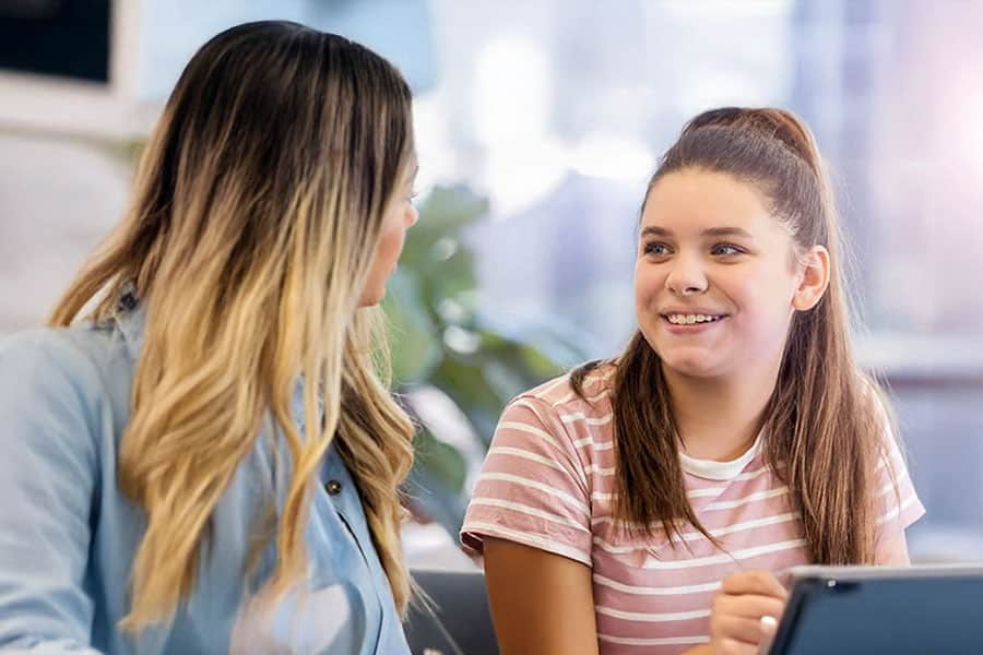 Clinical psychologist with teen girl client