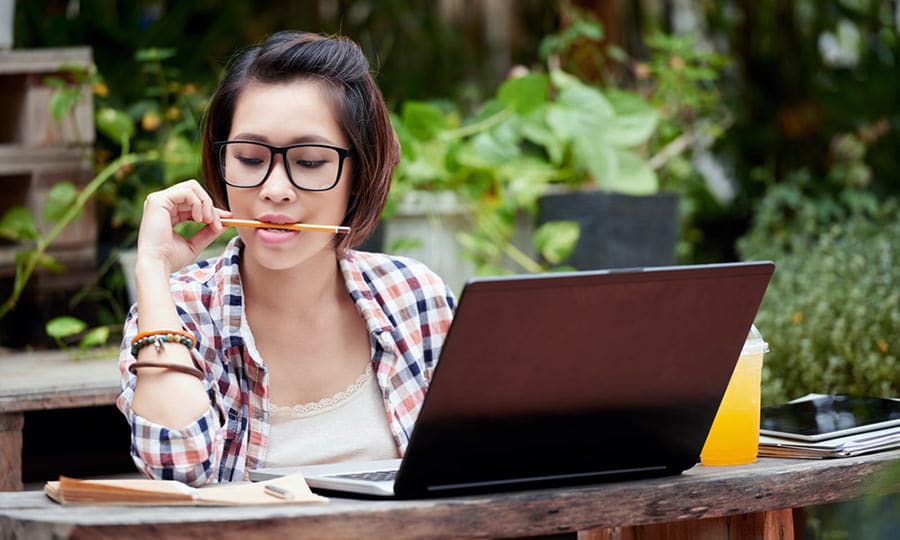 Quiet online study in the outdoors